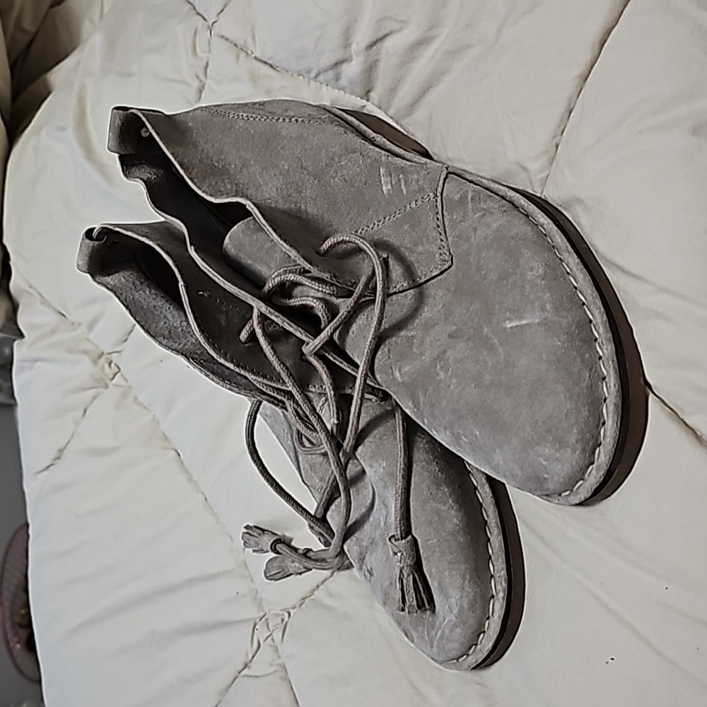 Hushpuppies suede ladies booties size 9 light tan in colore